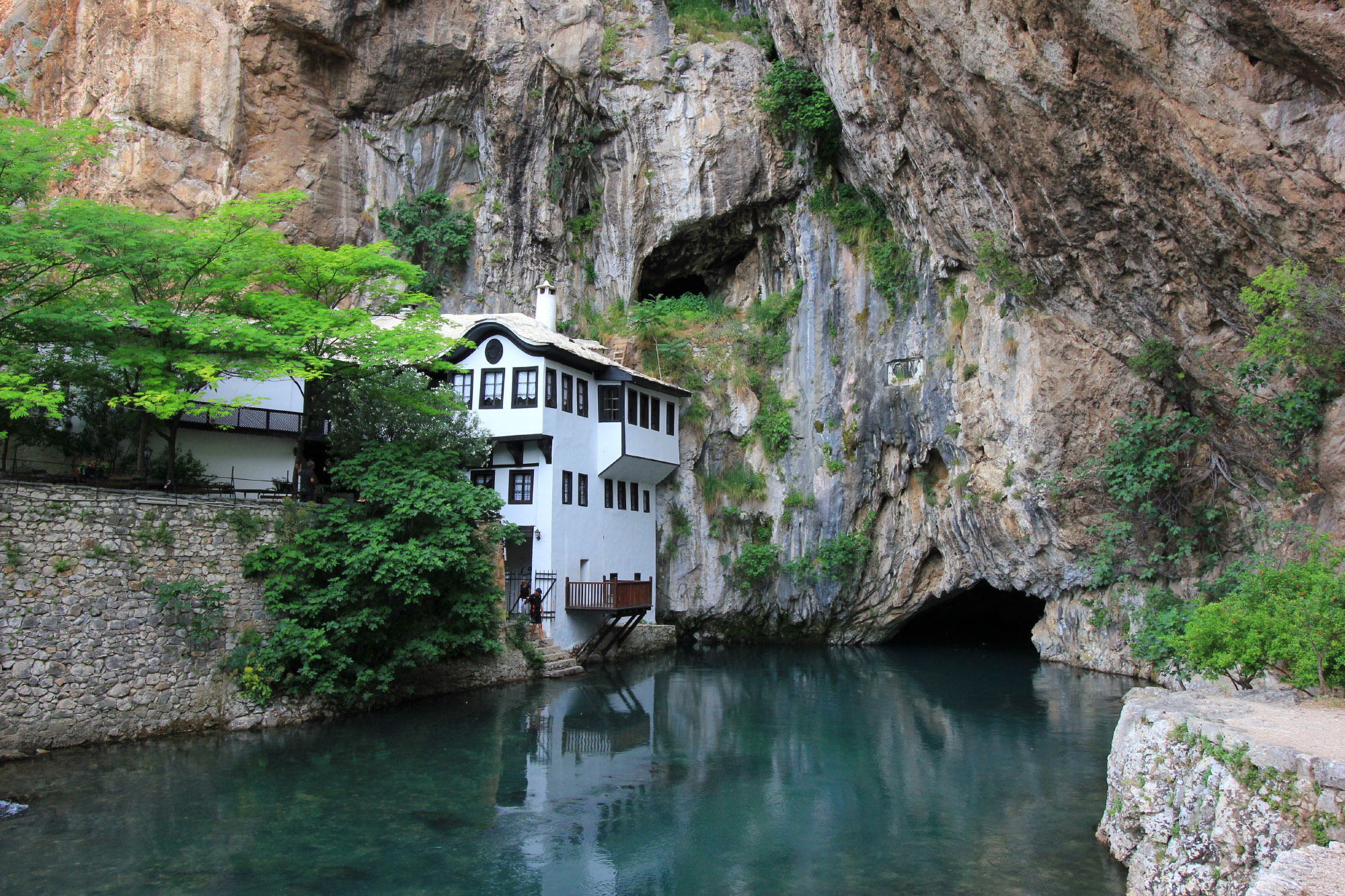 Blagaj (Благај) (Photo license CC-BY-SA 3.0)